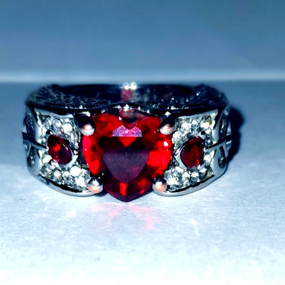 Size 7 ruby red ring